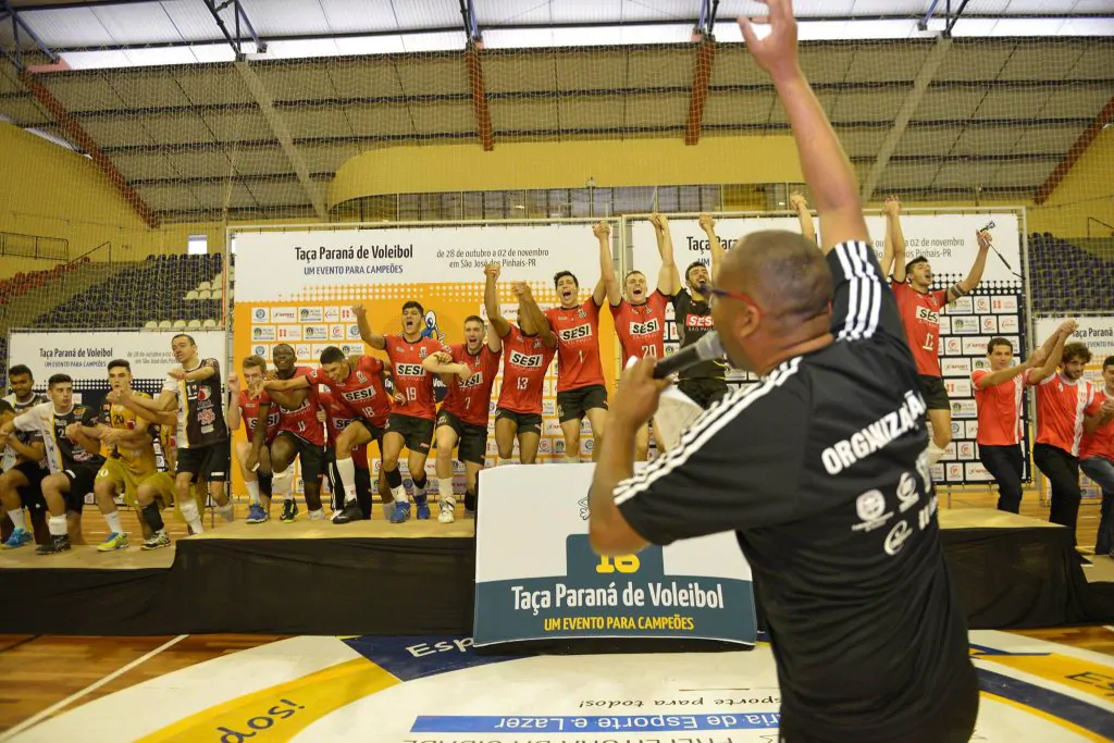 Vôlei São José é superado no tie-break pelo Suzano no ginásio da